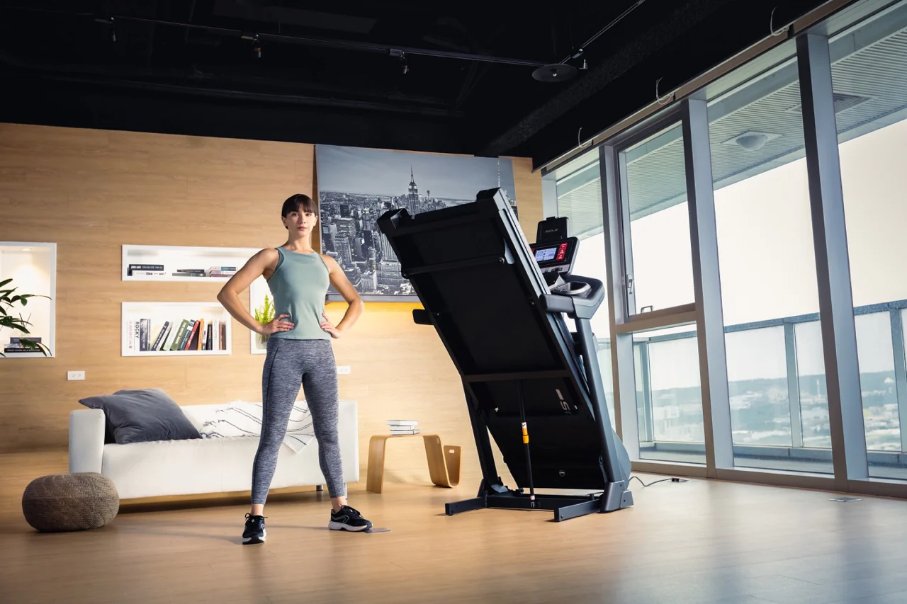 SOLE F63 Treadmill - Image 4